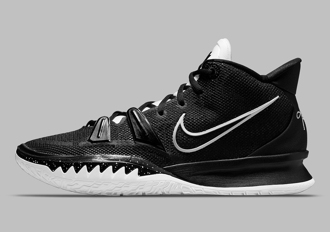 kyrie 7 team black