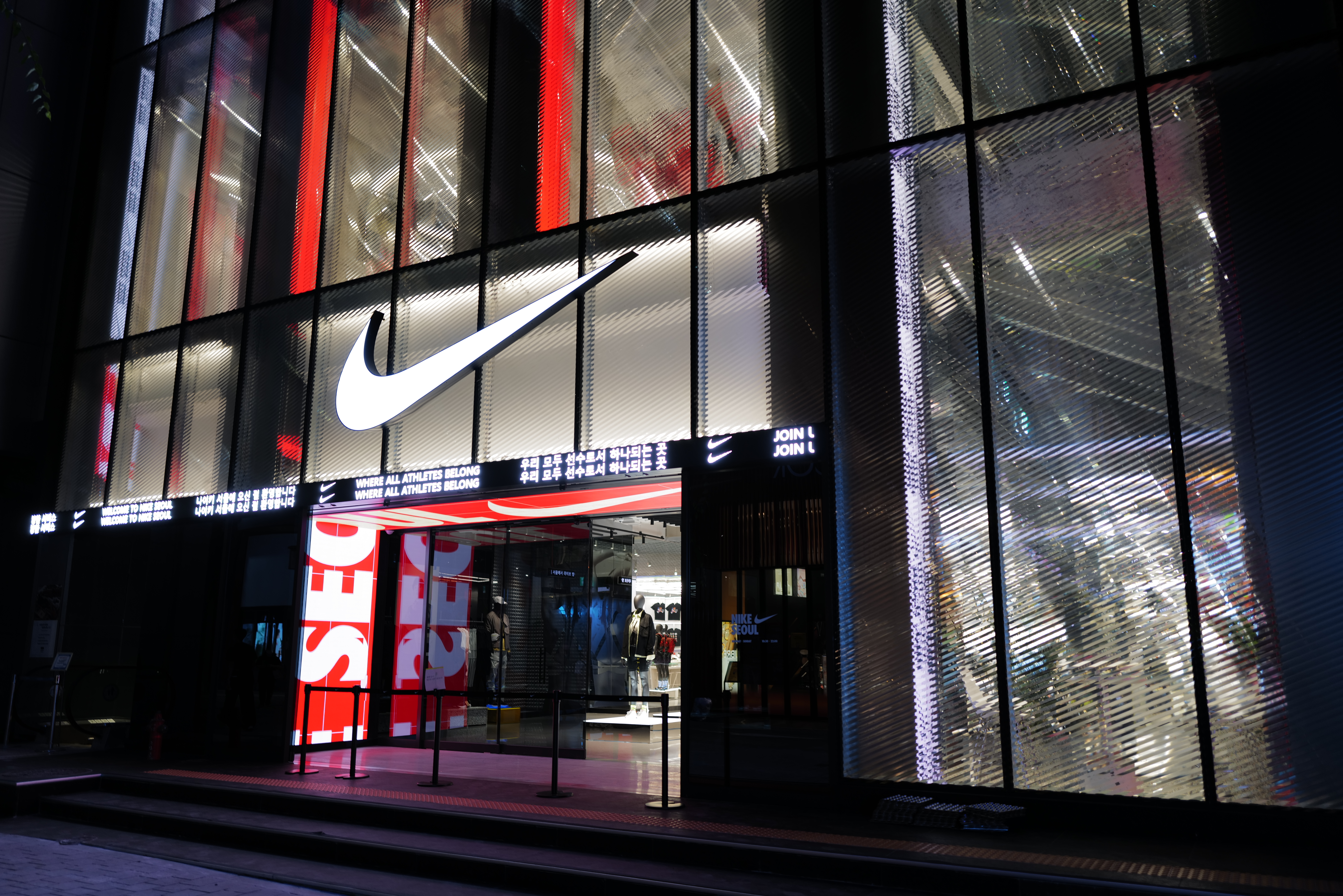 nike store in myeong dong