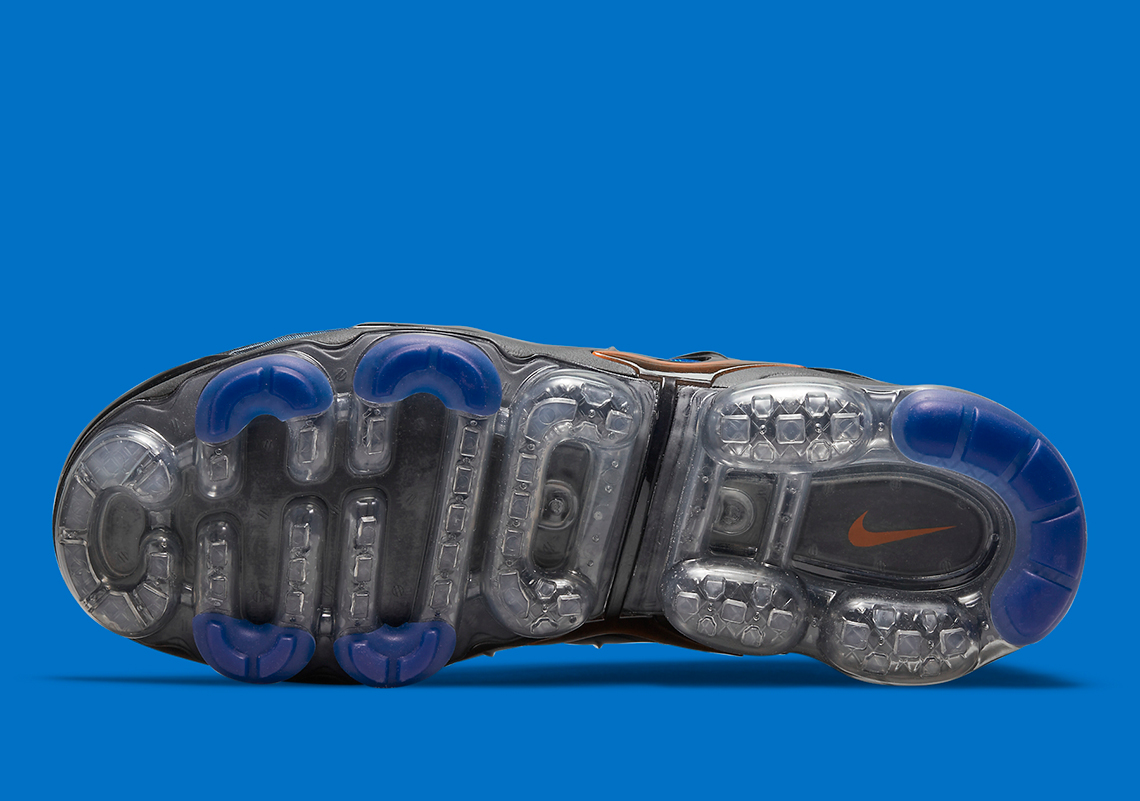 Nike Vapormax Plus Knicks DO6679-001 | SneakerNews.com