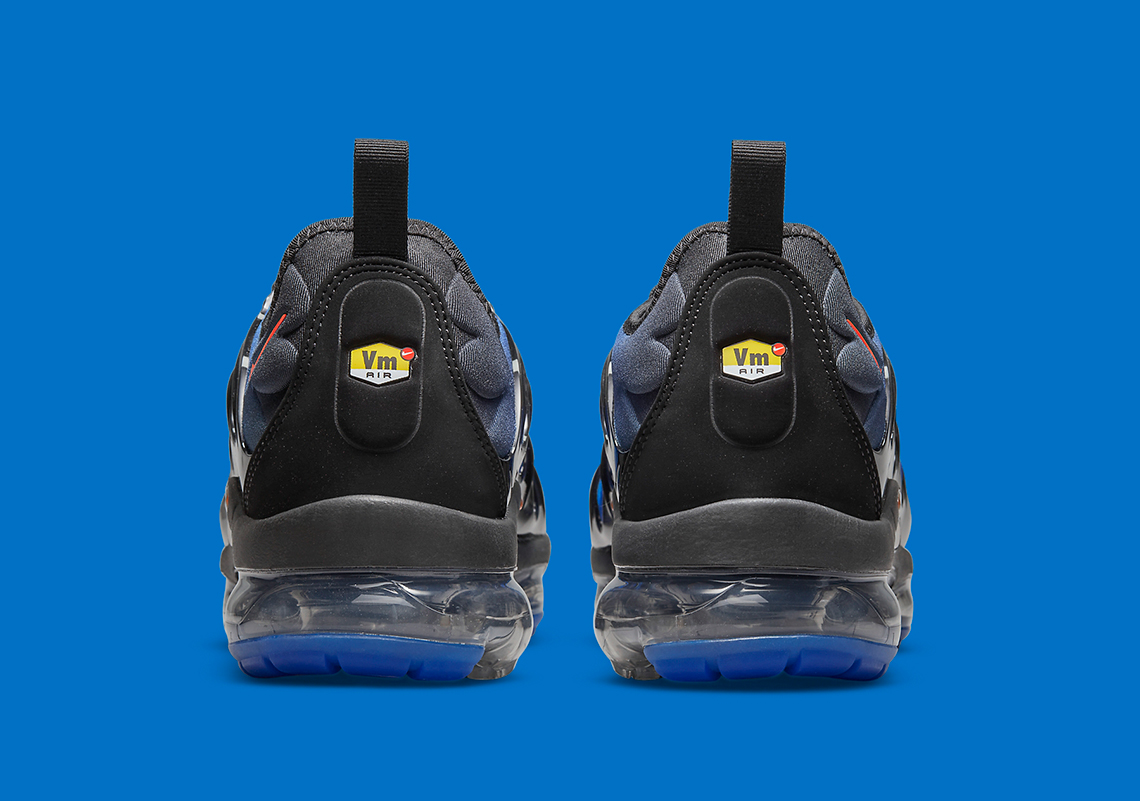 Nike Vapormax Plus Knicks DO6679-001 | SneakerNews.com