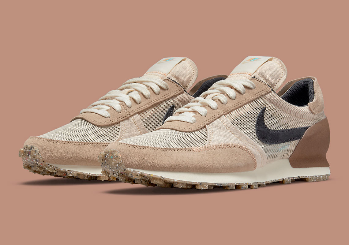 nike daybreak trainers in tonal cream and pink