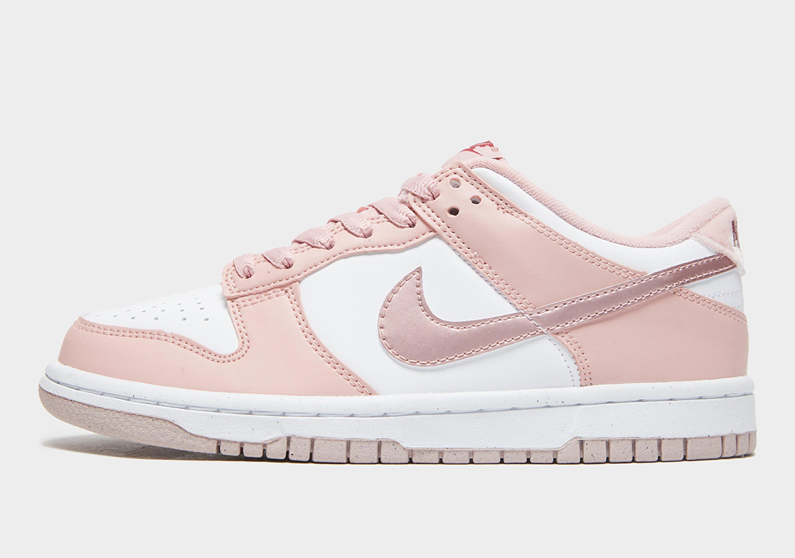 pink nike dunk