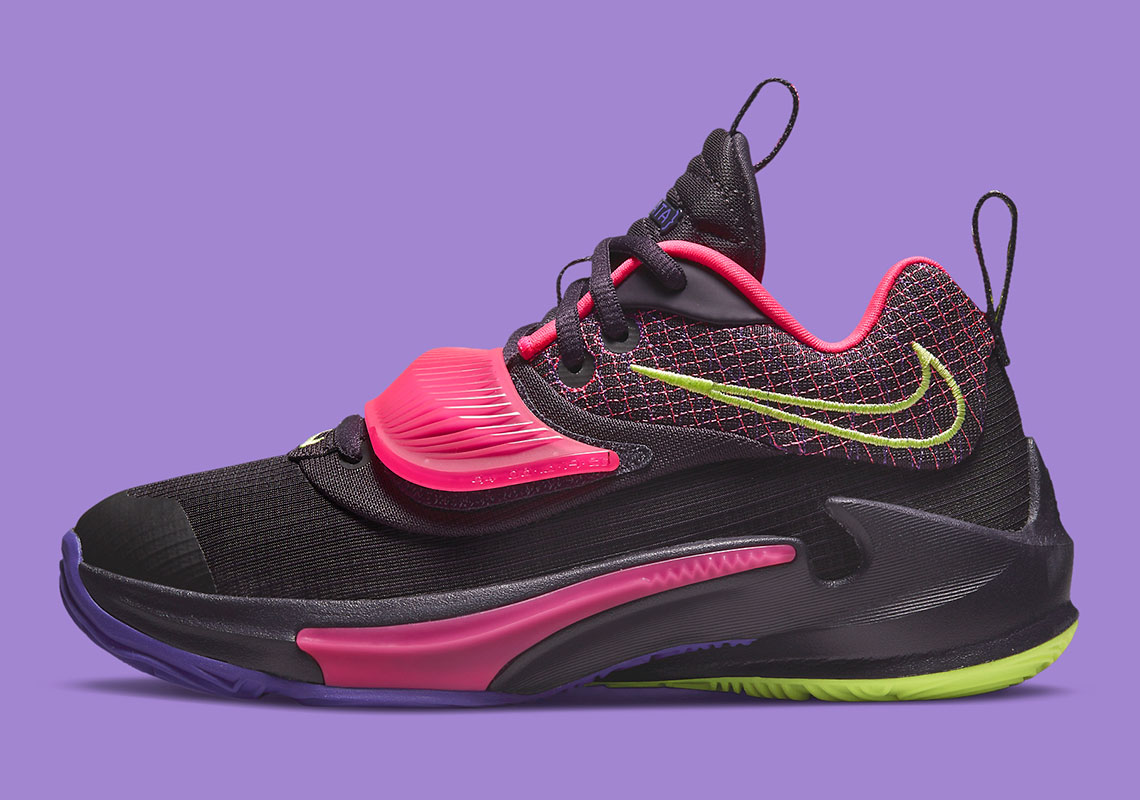 nike feet zoom freak 3 green pink purple db4158 500