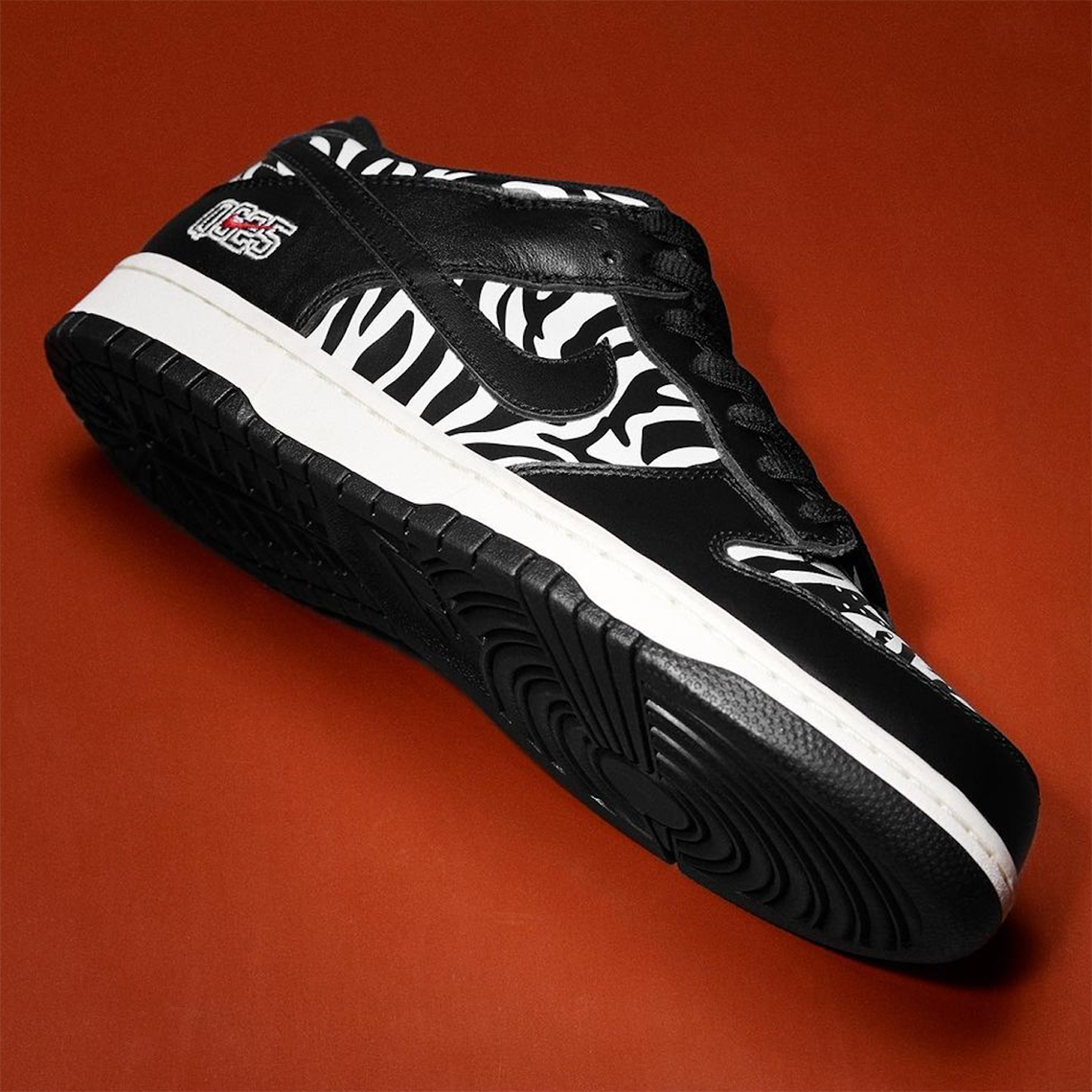 dinastía dictador Impresión Quartersnacks Nike SB Dunk Low DM3510-001 Release Date | SneakerNews.com