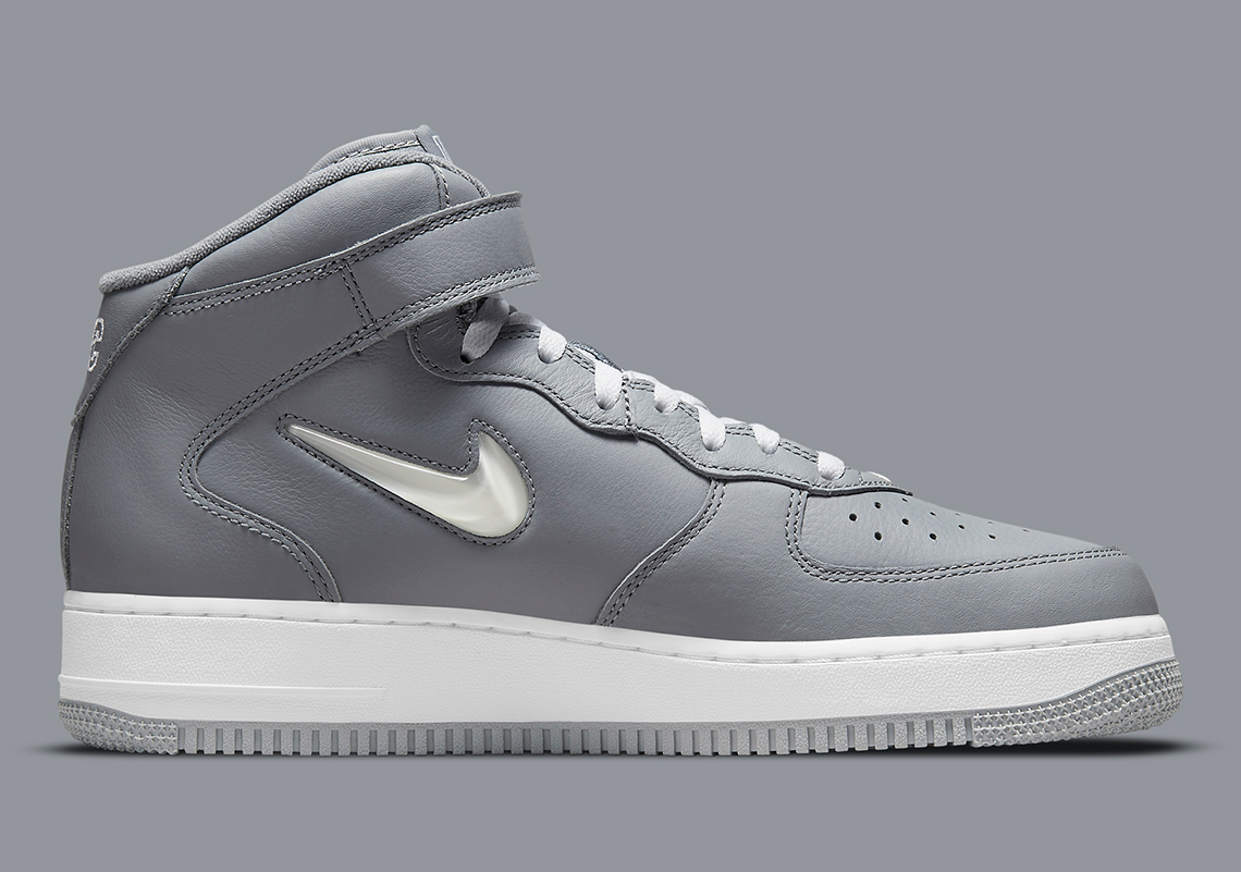 Nike Air Force 1 Mid NYC DH5622-001 | SneakerNews.com