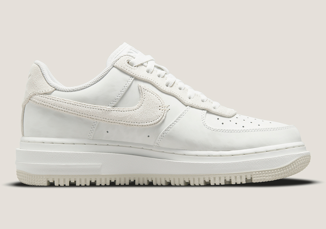 Nike Air Force 1 Luxe 'Triple White