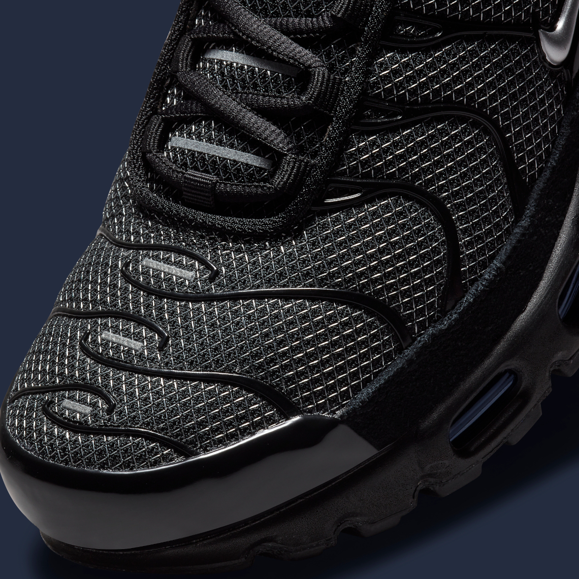 Nike Air Max Plus DQ0850-001 Release Date | SneakerNews.com