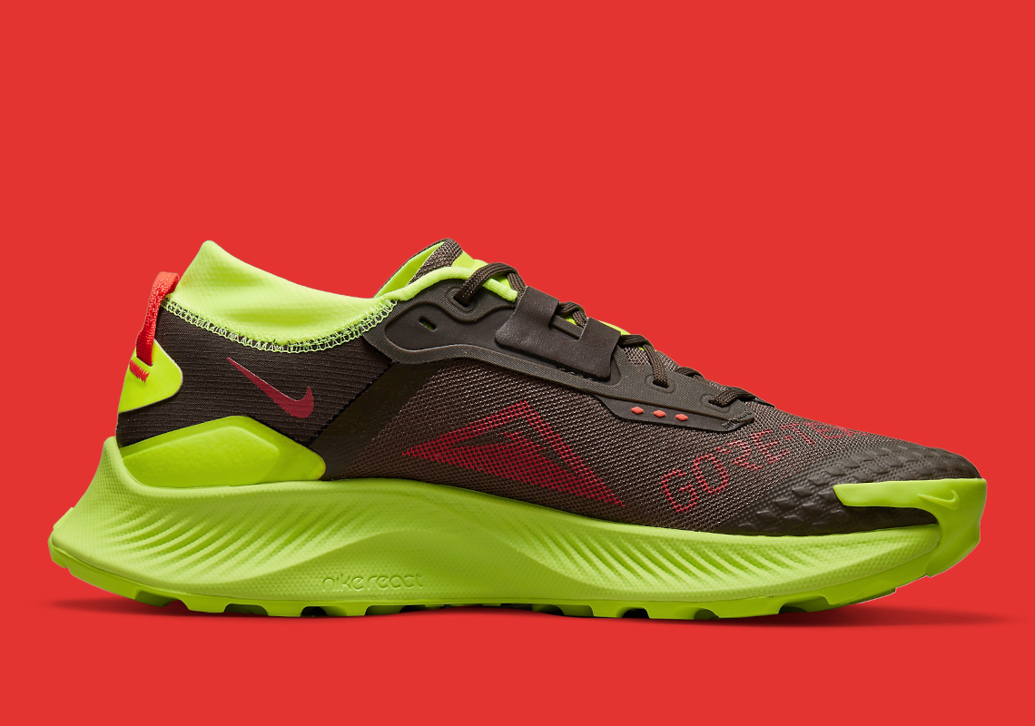 Nike Pegasus Trail 3 GORE-TEX Volt DO6728-200 | SneakerNews.com