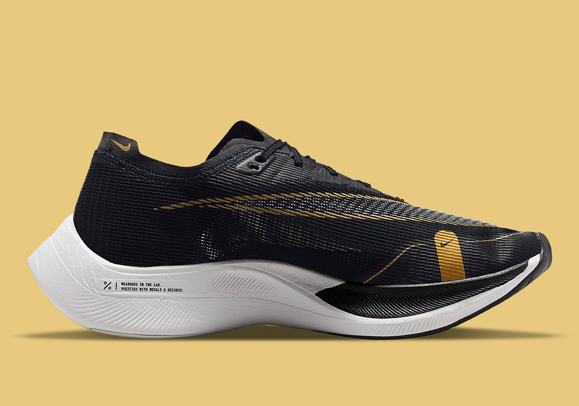 grootmoeder koolhydraat Ijdelheid Nike Zoom VaporFly NEXT Black Gold CU4111-001 | SneakerNews.com