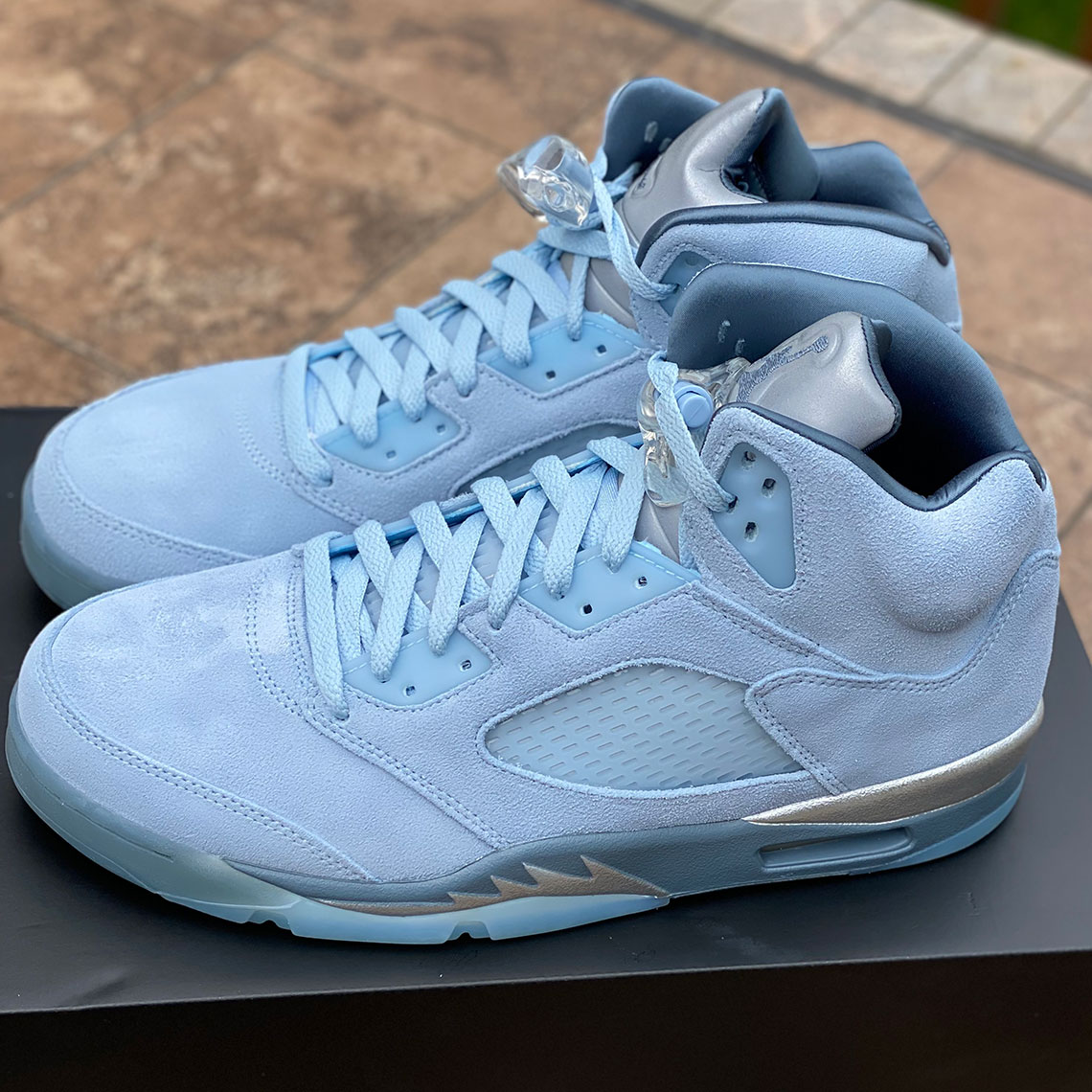 Nike air jordan 5 bluebird. Nike air jordan 5 blue bird. Jordan 5 retro bluebird. 5 блю. Блу телефон.