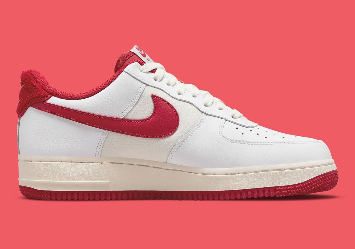 Premonition apparat os selv Nike Air Force 1 White Gym Red Sail DO5220-161 | SneakerNews.com