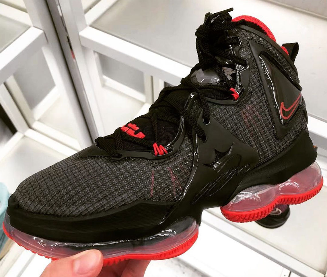 lebron black and red basketball shoes