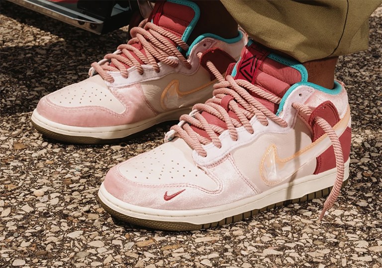 social-status-nike-dunk-mid-  display picture 1