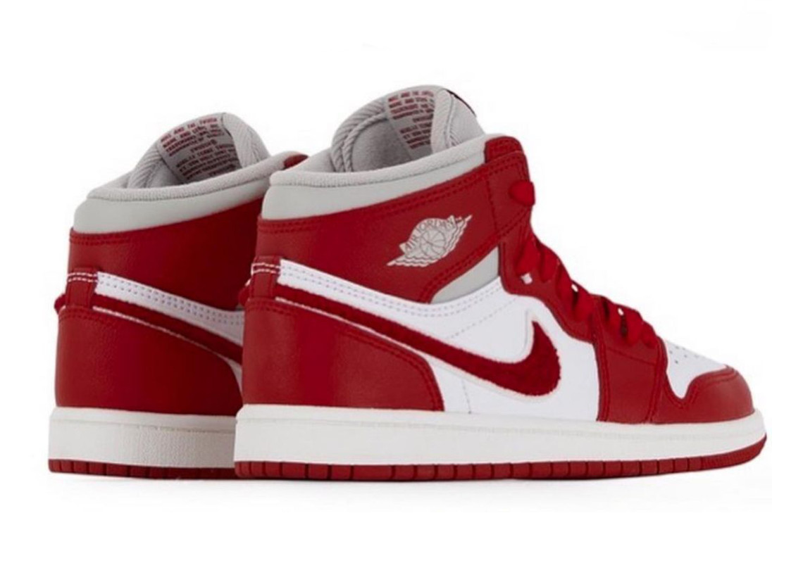 Air Jordan 1 Retro High OG WMNS Varsity Red DJ4891-061