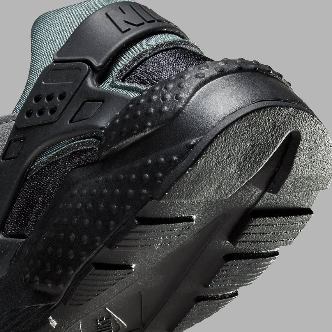 Nike Air Huarache Smoke Grey Big Kids DQ3661-001 | SneakerNews.com