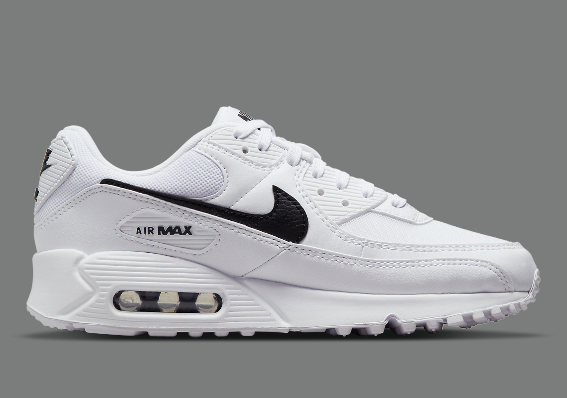 air max white with black tick