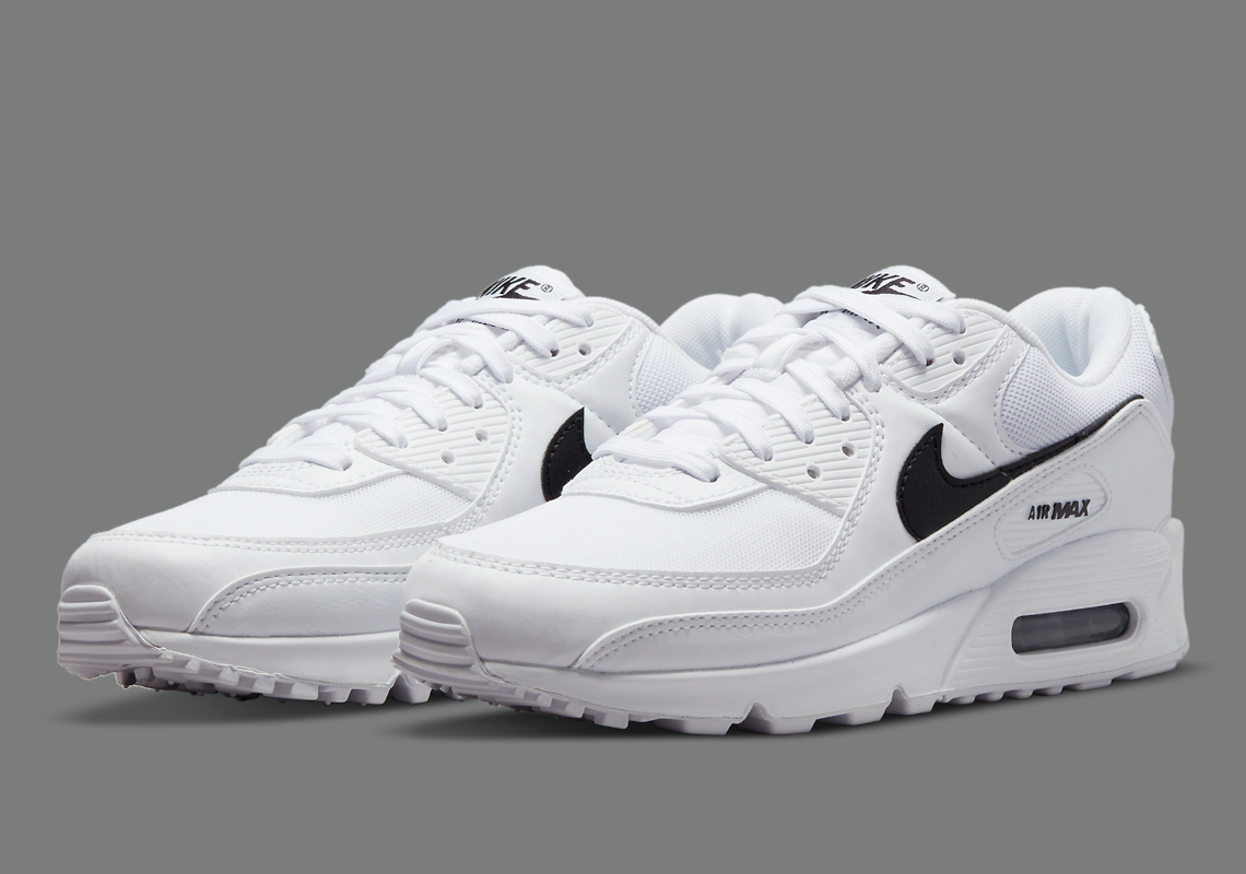 white nike air max with black tick