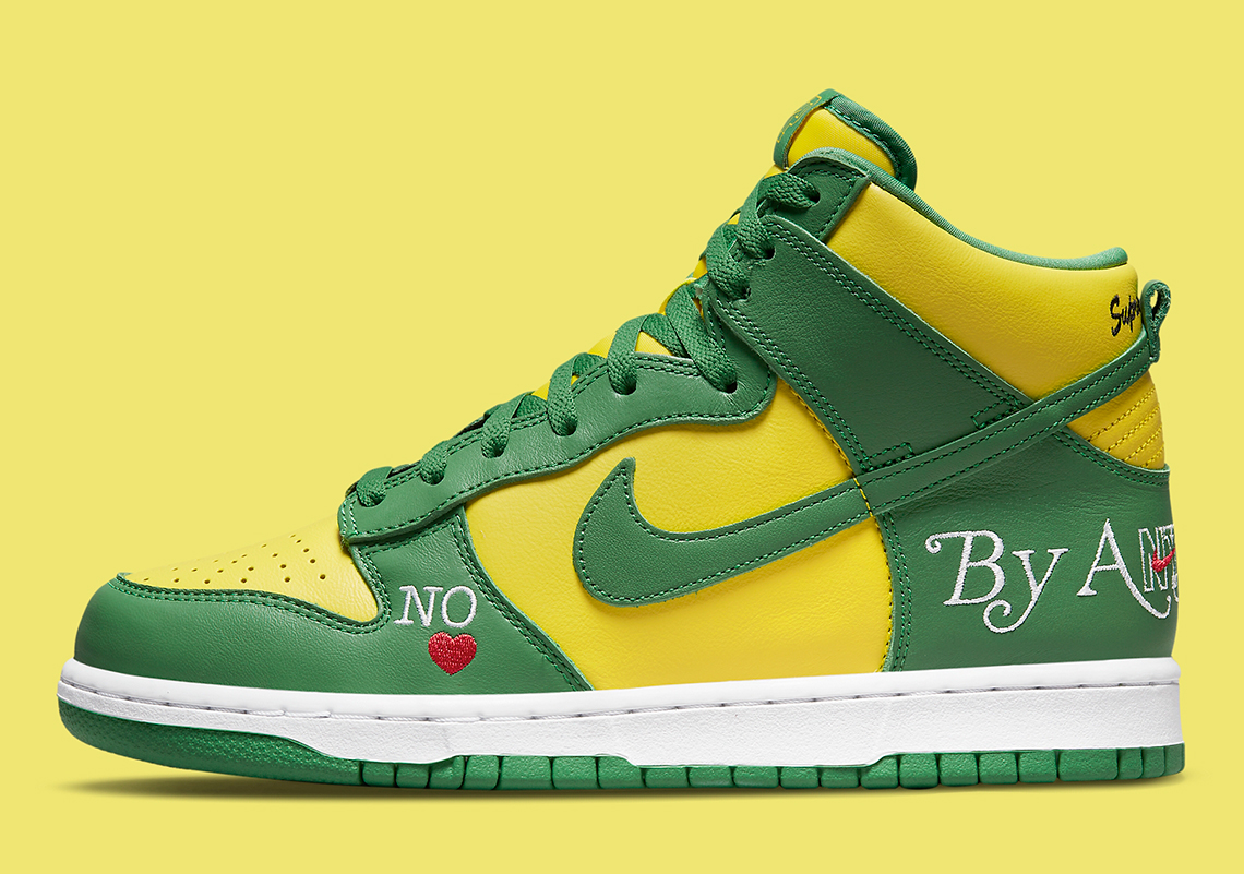 Supreme Nike SB Dunk High By Any Means Brazil DN3741-700 