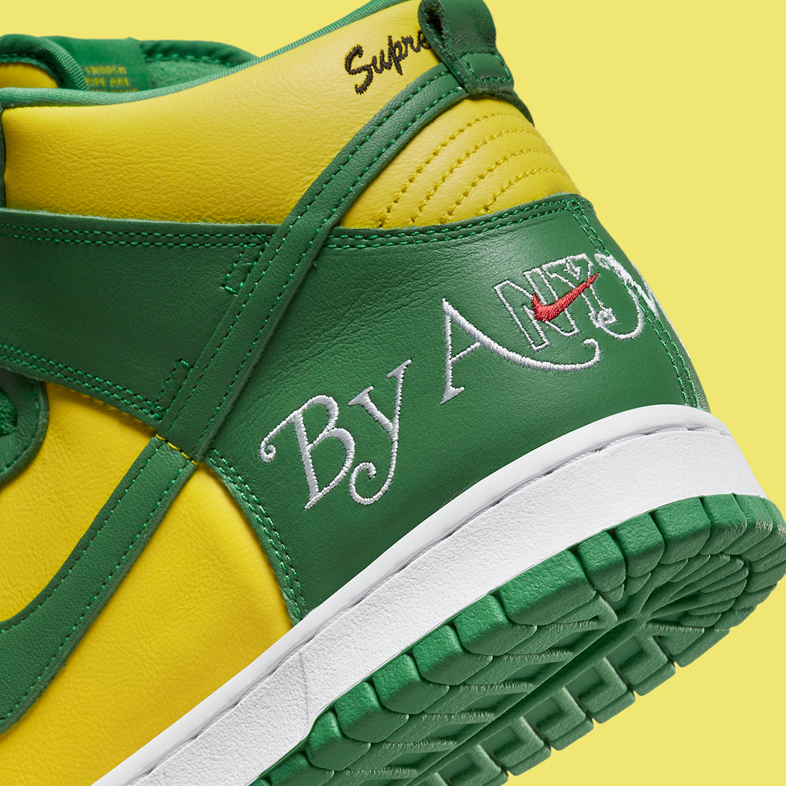 Supreme Nike SB Dunk High By Any Means Brazil DN3741-700