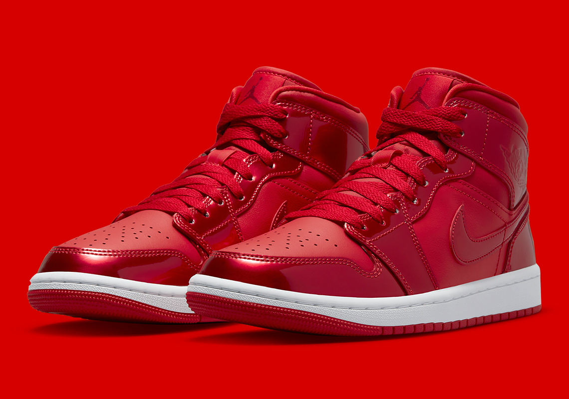 Air Jordan 1 Mid SE University Red 