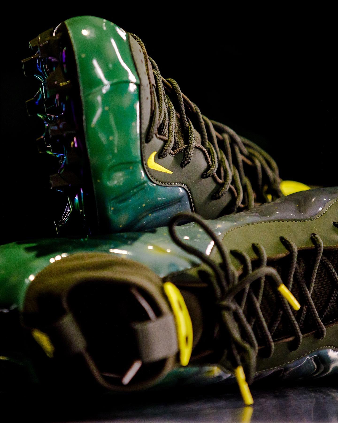 Nike Gives Oregon Color-Changing Dunk Cleats for This Week's Game