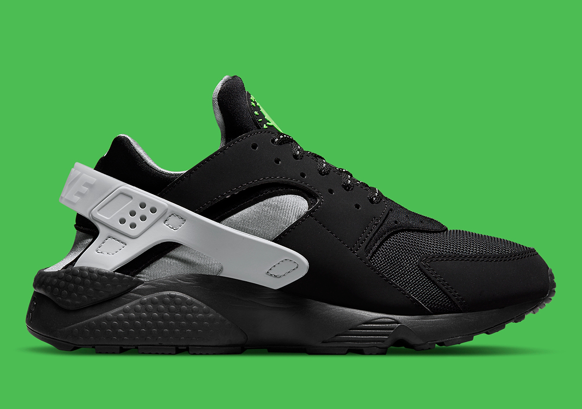 Black and grey nike air huarache sale