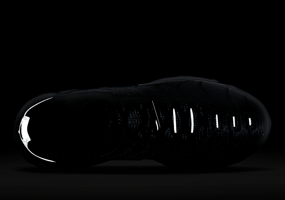 Nike Air Max Plus Women's Metallic Teal DR7853-100 | SneakerNews.com