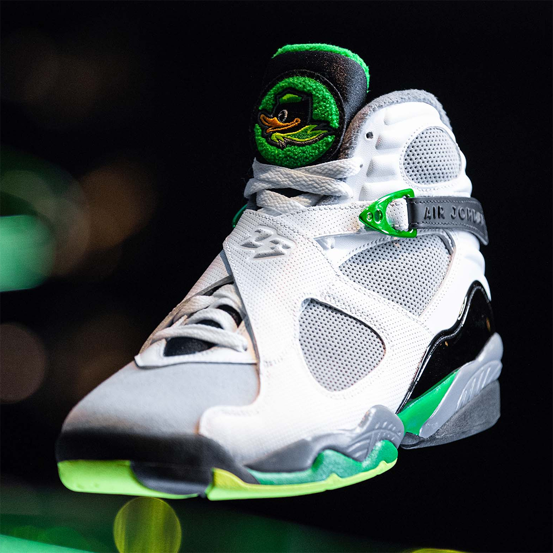model from 1988 in tribute to Michael Jordans free-throw dunk at the Slam Dunk Contest Oregon Ducks Stockx Dropx Release Info 2