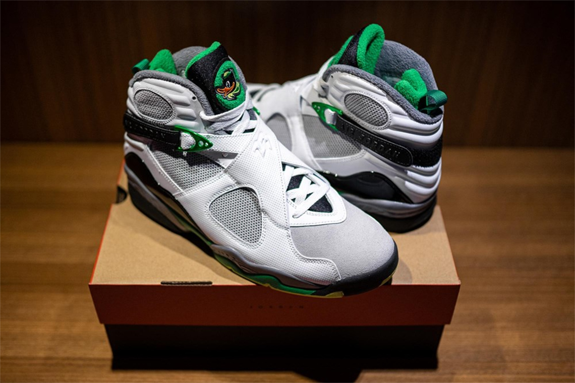 model from 1988 in tribute to Michael Jordans free-throw dunk at the Slam Dunk Contest Oregon Ducks Stockx Dropx Release Info 7