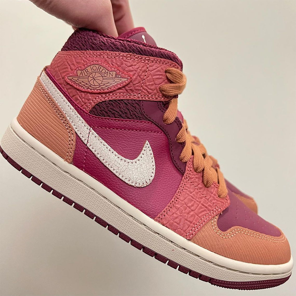 Release 2022] Nike Air Jordan 1 Mid XQ “China” (2022)