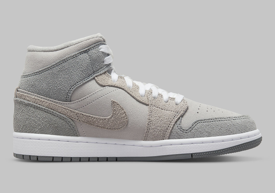 NIKE AIR JORDAN 1 RETRO MID SE WMNS PARTICLE GREY for £175.00