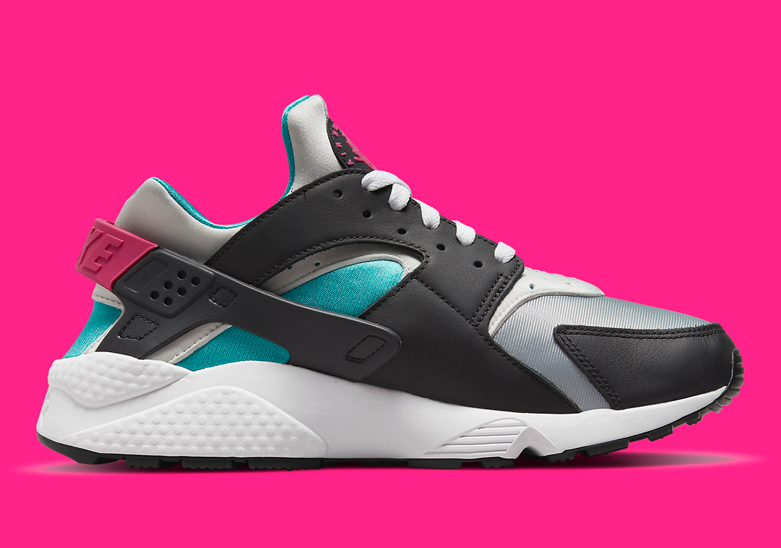 Nike air cheap huarache black pink