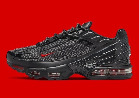 The Nike Air Max Plus 3 "Bred" Adds Chain-Link Style Mesh