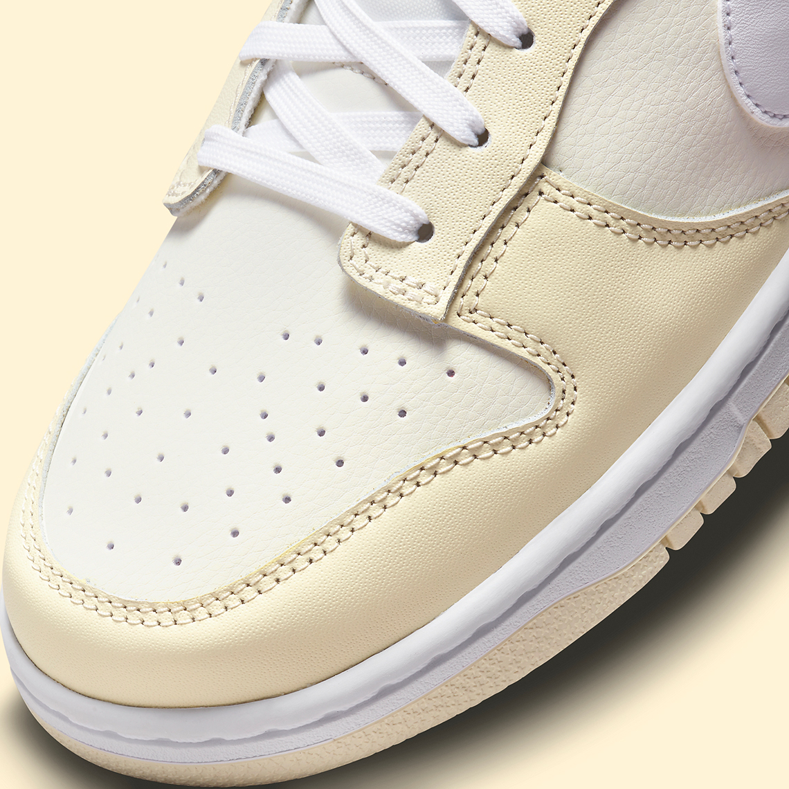 nike dunk lowcoconut milk