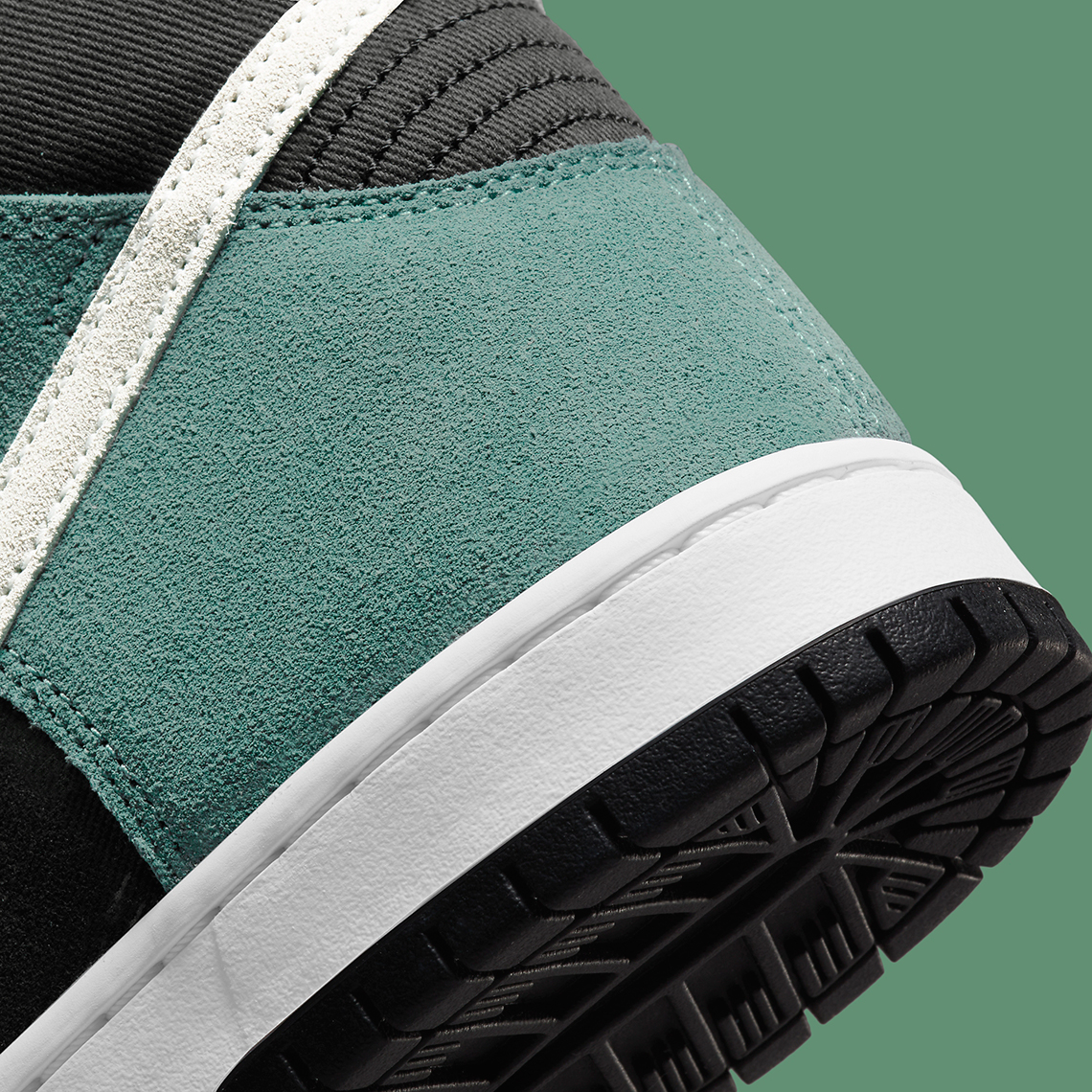 Nike SB Dunk High Black/Green/White DQ3757-300 | SneakerNews.com