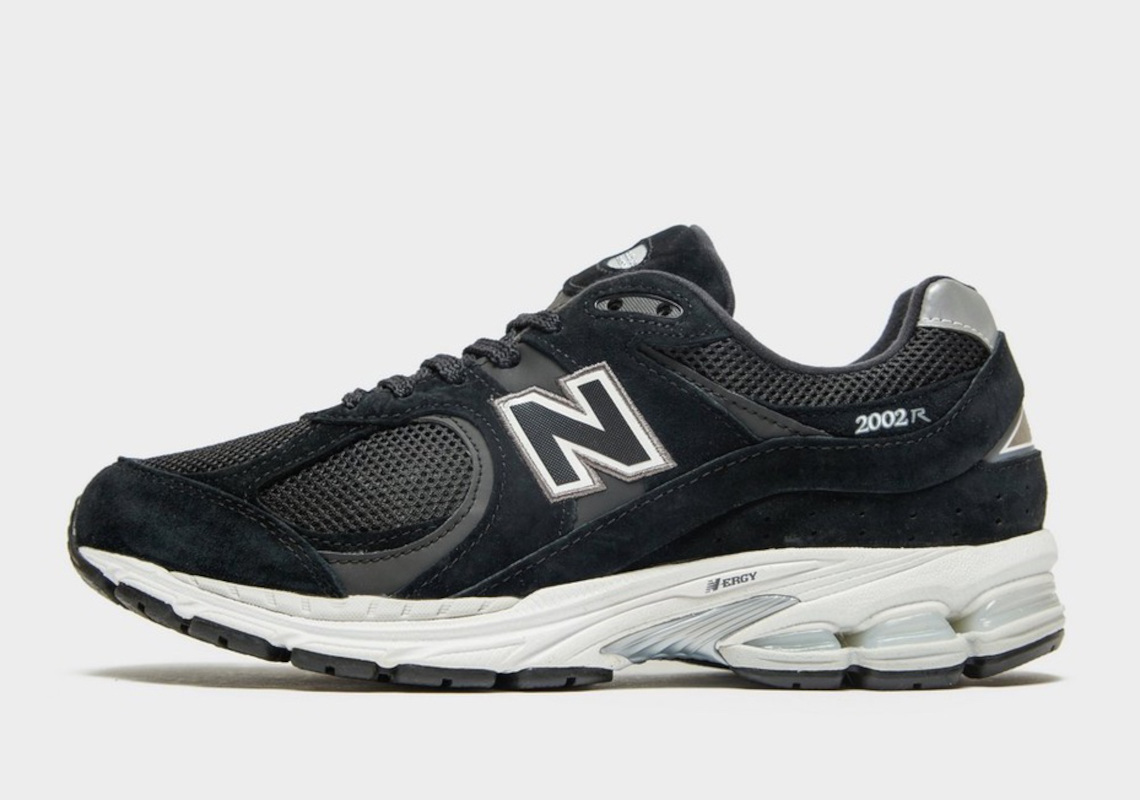 A Black Men's New Balance Adversary 2.0 Baseball Pants Just Launched Exclusively At One Retailer
