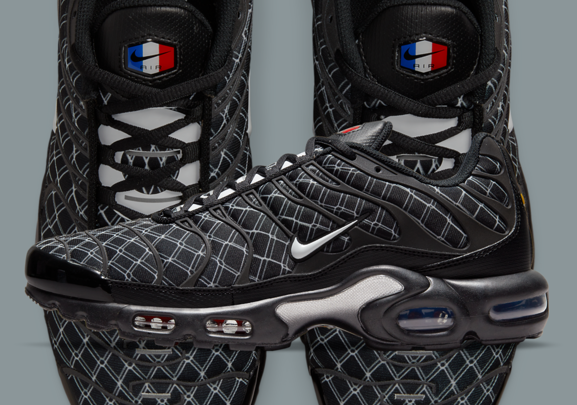 Nike Air Max Plus France DV3194 001 SneakerNews