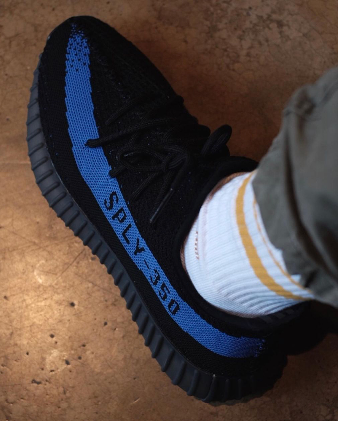 adidas Yeezy Boost 350 v2 