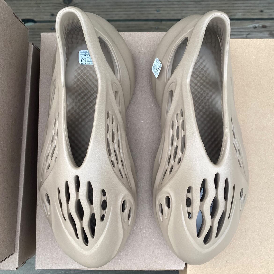 adidas Yeezy Foam Runner Mist GV6774 Release Date | SneakerNews.com