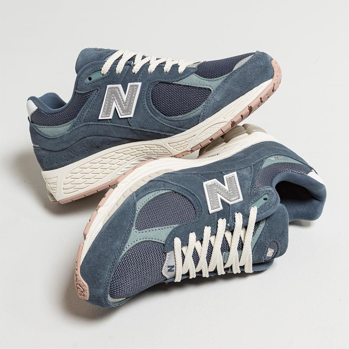 New balance 2002r suede pack forest green