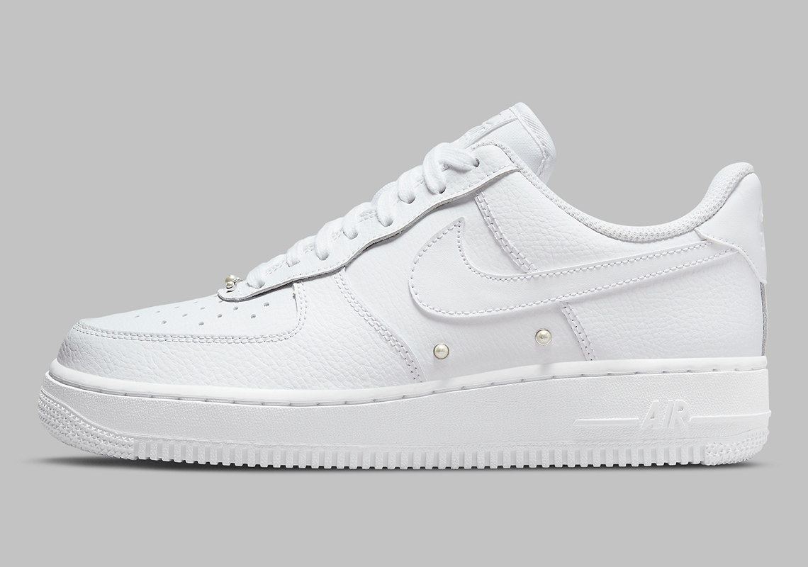 nike air force 1 with studs