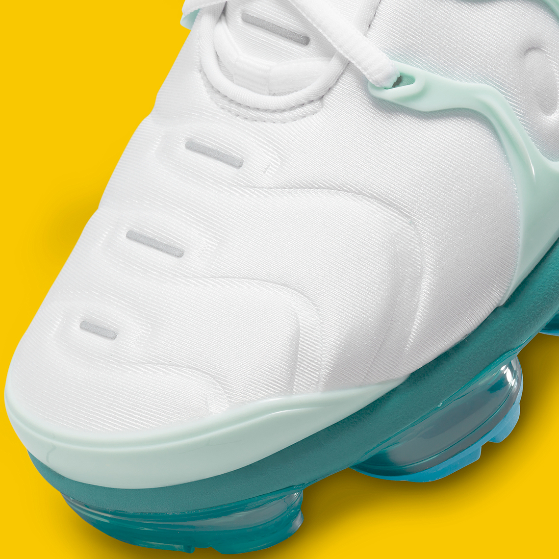 Nike Vapormax Plus White Turquoise Red Yellow 2022 Release Info 1