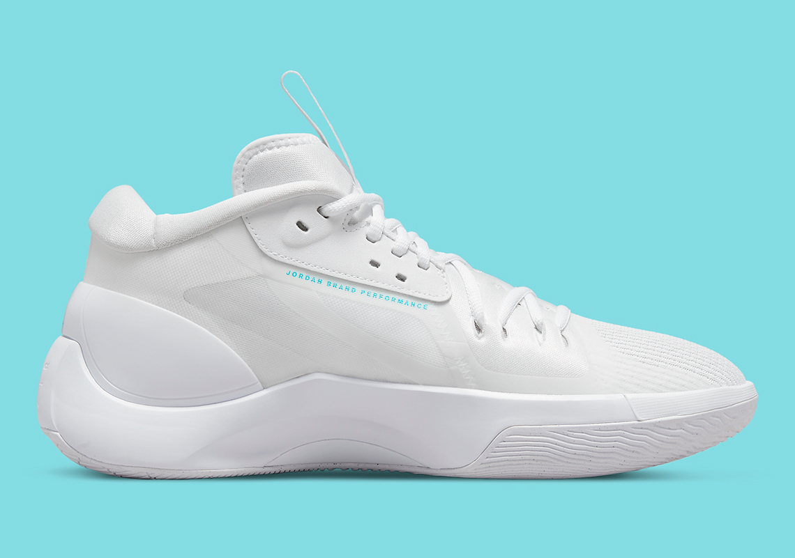 white jordan zoom