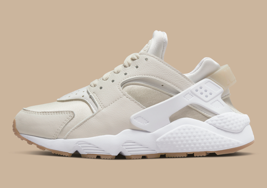 How to clean hot sale nike huaraches white