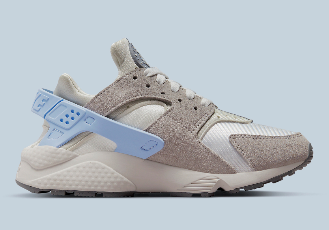 light blue nike huarache