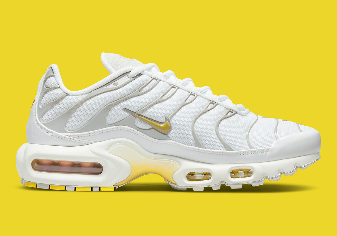 Yellow on sale nike tns