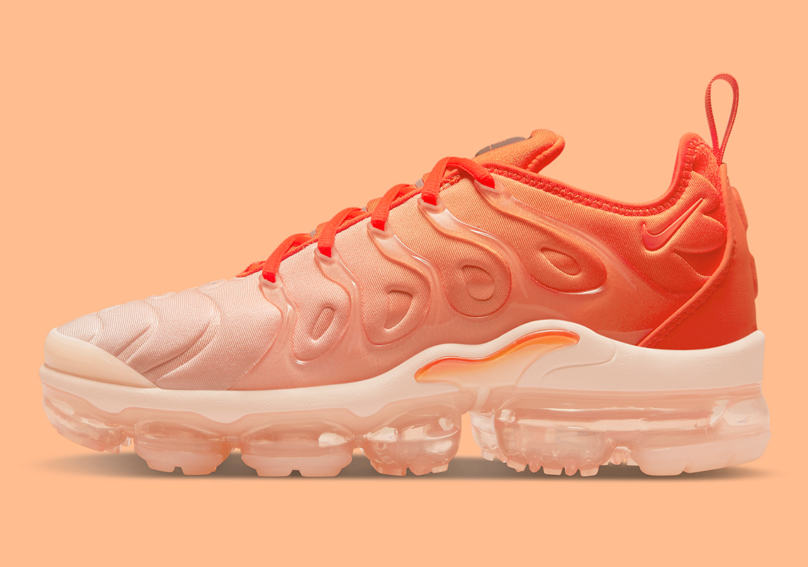 orange nike air vapormax plus