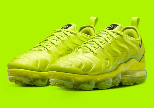 The Ever-Popular Nike Vapormax Plus Is Flooded In Neon “Volt”