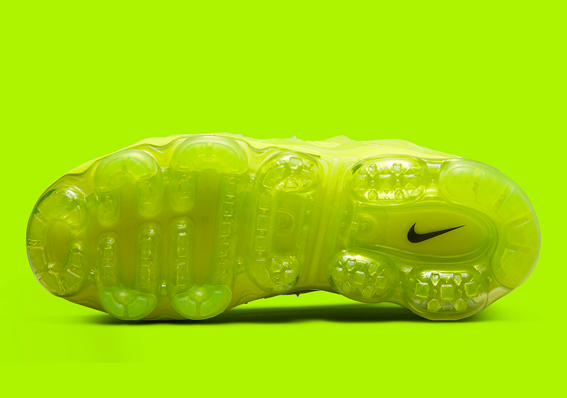 Nike Vapormax Plus Neon Volt DX1784 300 SneakerNews