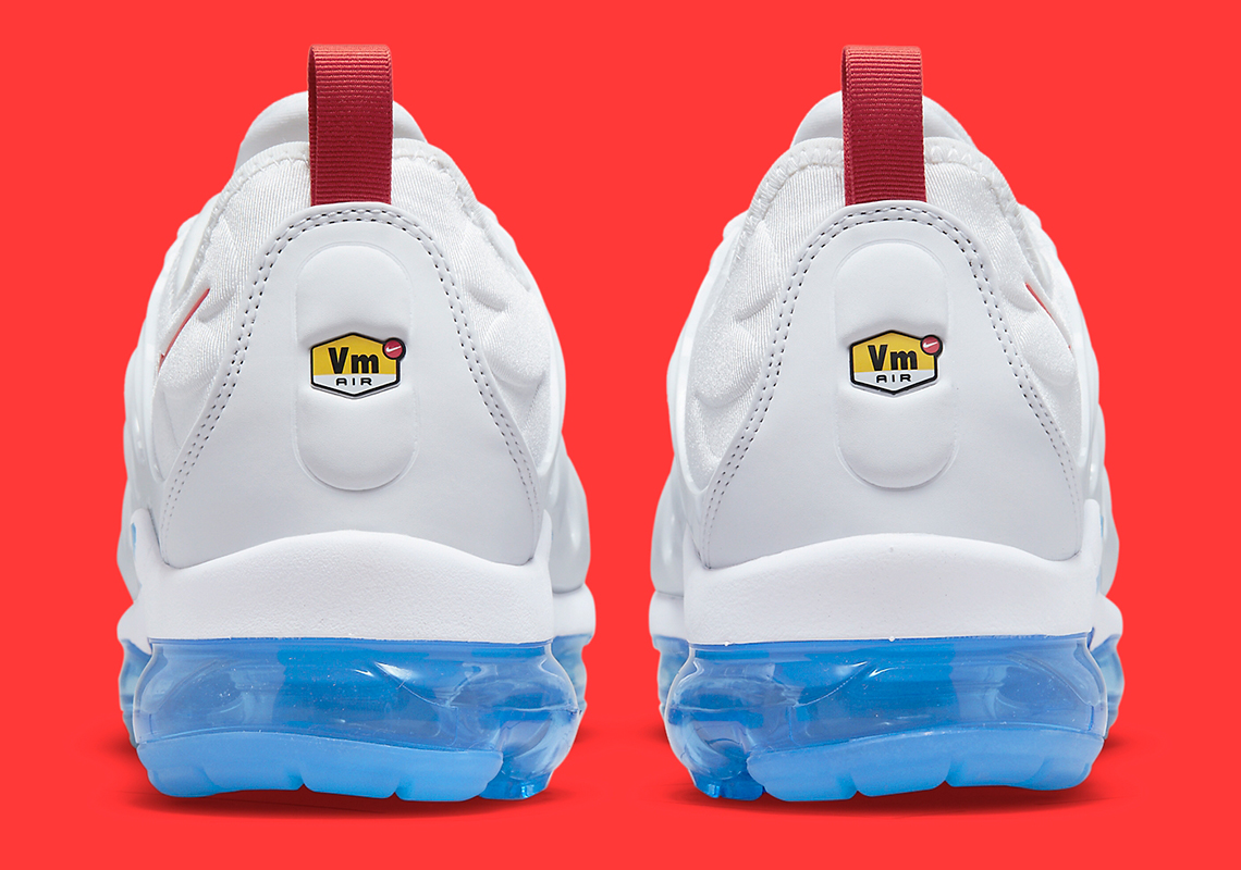 white vapormax plus size 7